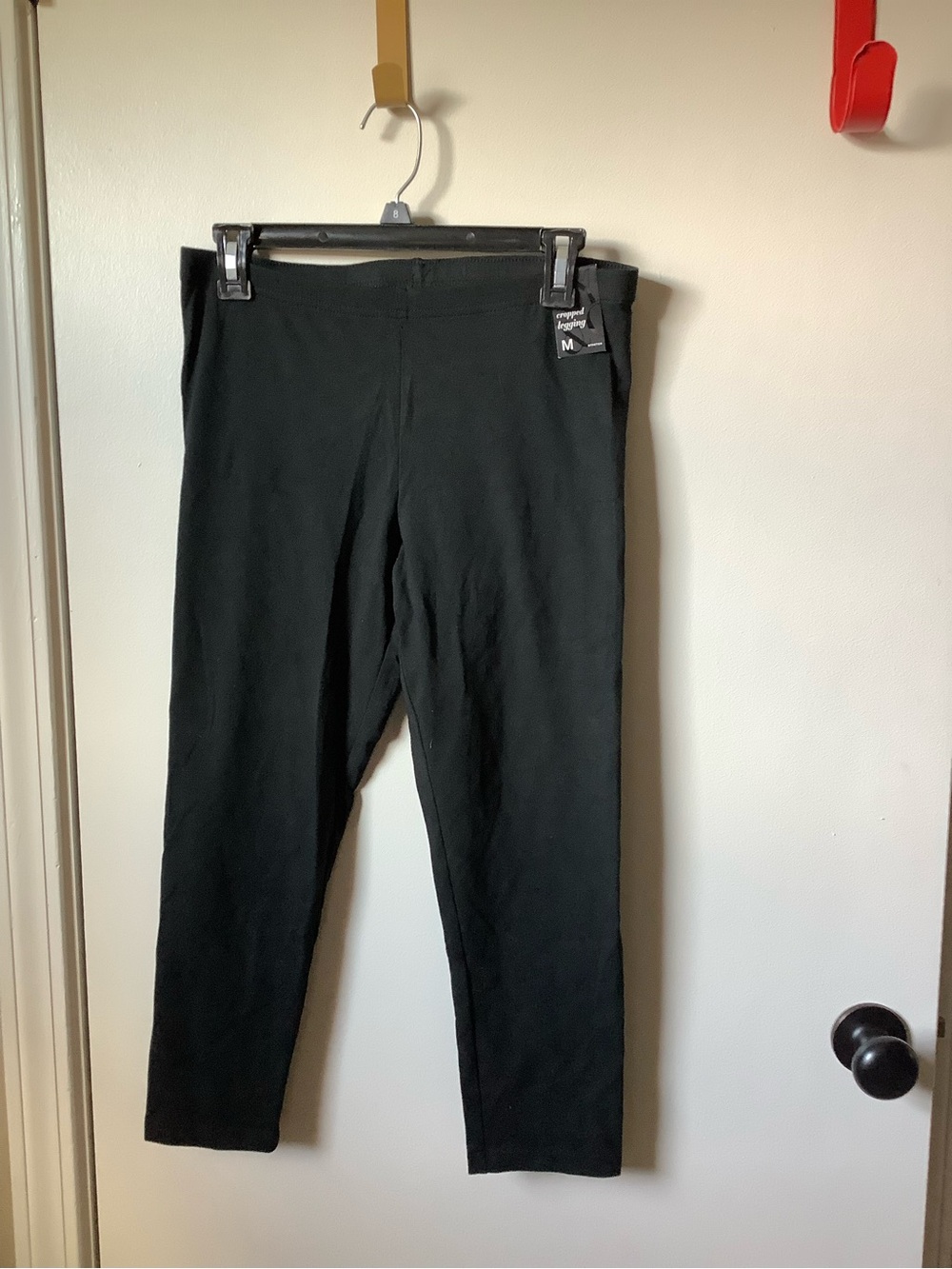 NWT NY&C Womens black cropped Legging Sz. M
